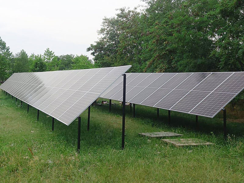 Los beneficios de los paneles solares montados en el suelo